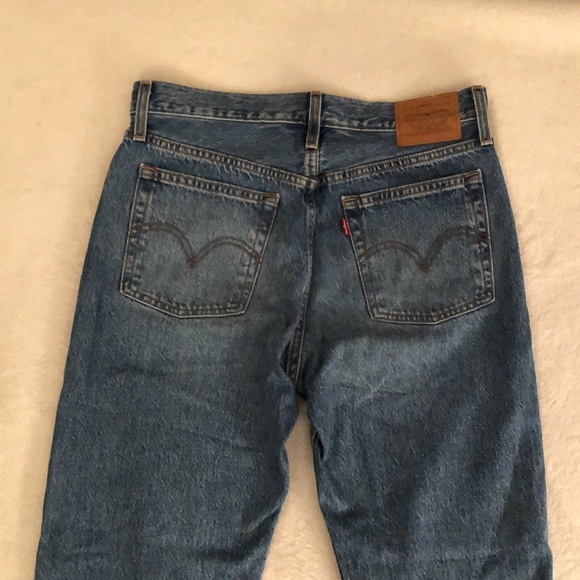 Basically new Levi’s Wedgie 100% cotton straight fit ripped jeans size 28 - Picture 8 of 10